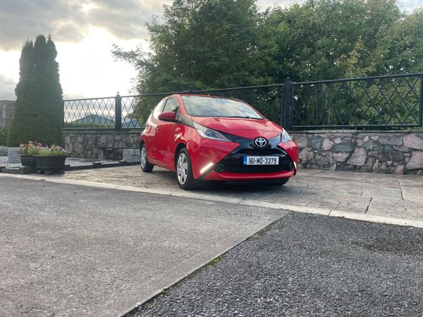 Toyota Aygo Hatchback, Petrol, 2016, Red