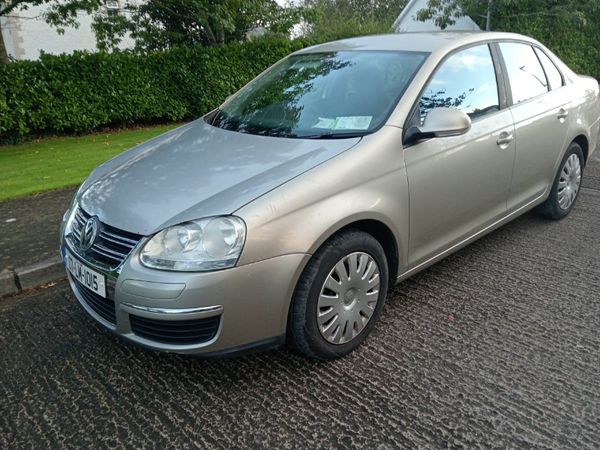 Volkswagen Jetta Saloon, Petrol, 2007, Beige