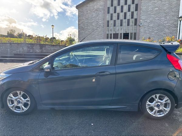Ford Fiesta Hatchback, Diesel, 2013, Blue