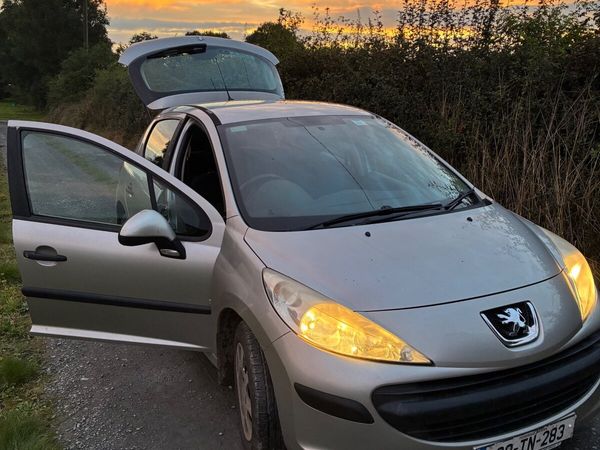 Peugeot 207 Hatchback, Petrol, 2009, Silver