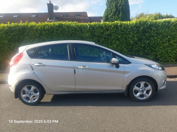 Ford Fiesta Hatchback, Petrol, 2011, Silver