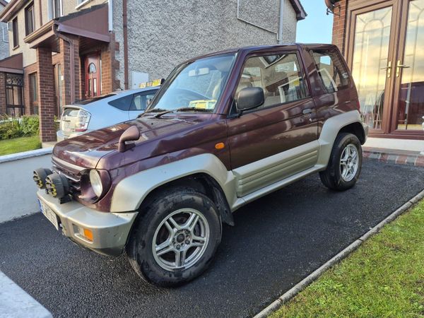 Mitsubishi Pajero SUV, Petrol, 1998, Red