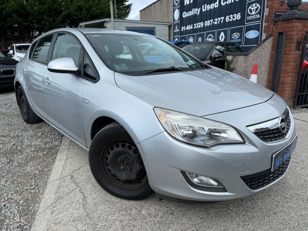 Opel Astra Hatchback, Diesel, 2011, Silver