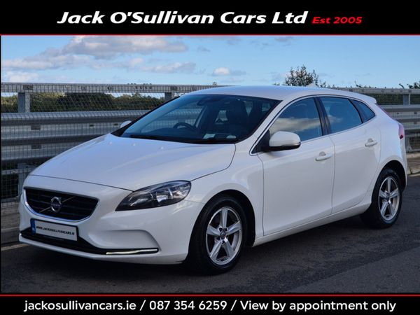 Volvo V40 Hatchback, Diesel, 2016, White
