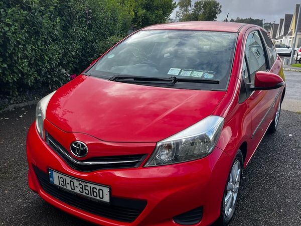 Toyota Yaris Hatchback, Petrol, 2013, Red