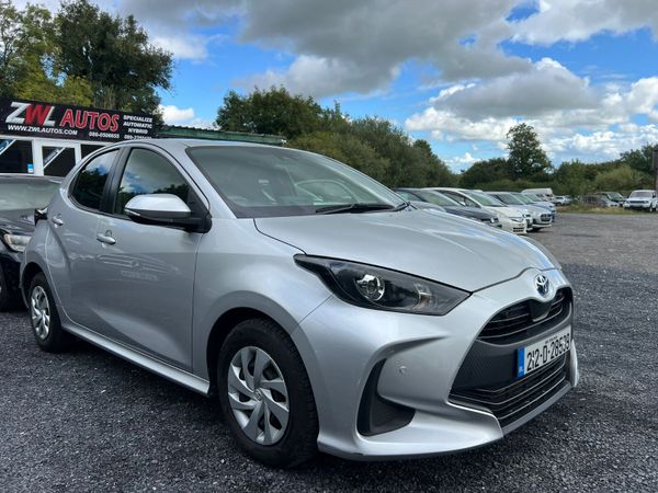 Toyota Yaris Hatchback, Petrol Hybrid, 2021, Silver