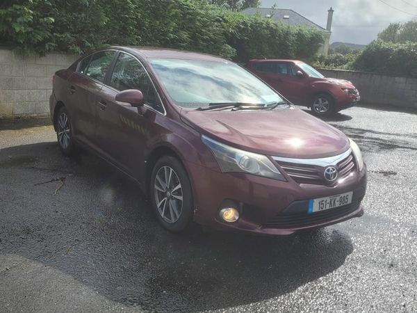 Toyota Avensis Saloon, Diesel, 2015, Red