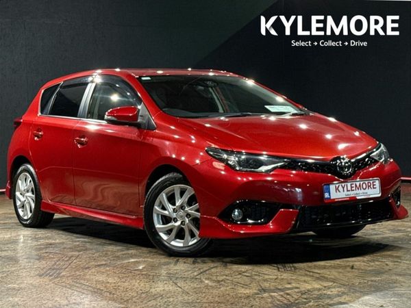 Toyota Auris Hatchback, Petrol, 2018, Red