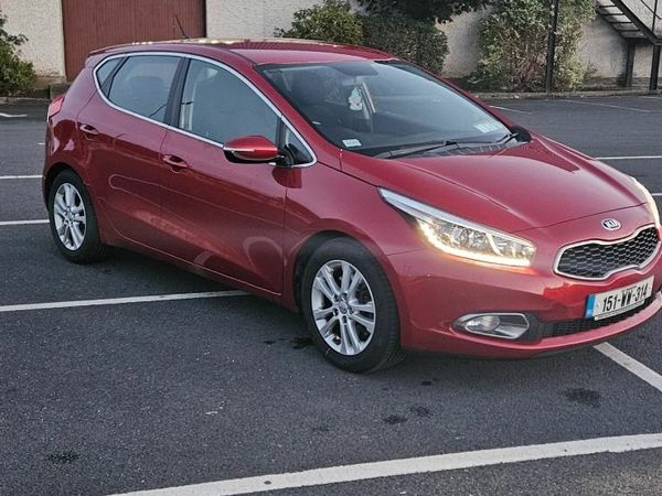 Kia Ceed Hatchback, Diesel, 2015, Red