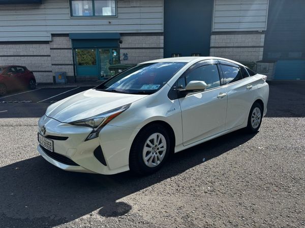 Toyota Prius Hatchback, Petrol Hybrid, 2016, White