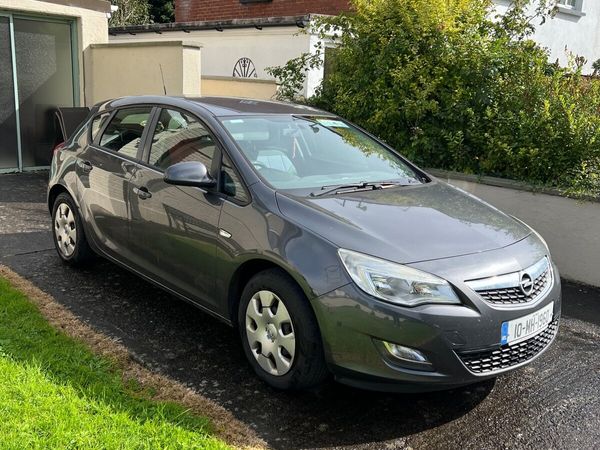Opel Astra Hatchback, Petrol, 2010, Grey