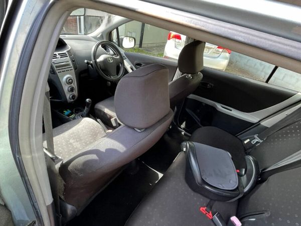 Toyota Yaris Hatchback, Petrol, 2006, Silver
