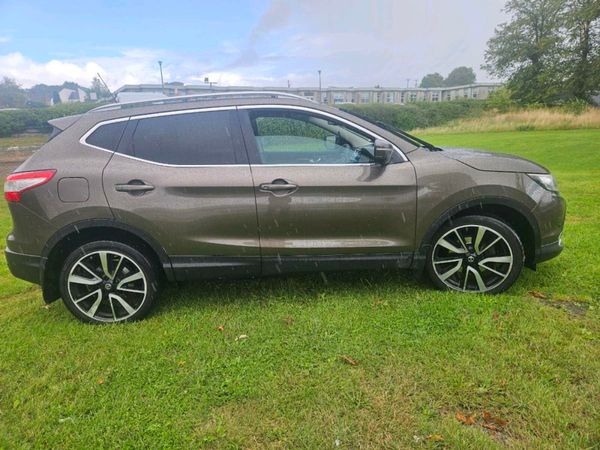 Nissan Qashqai Hatchback, Diesel, 2014, Brown