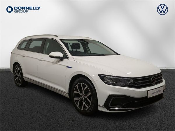 Volkswagen Passat Estate, Petrol Hybrid, 2021, White