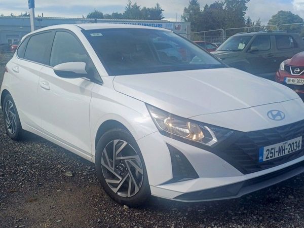 Hyundai i20 Hatchback, Petrol, 2025, White