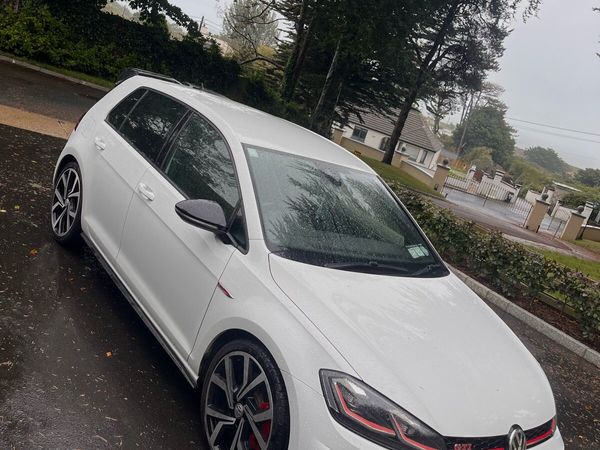 Volkswagen Golf Hatchback, Petrol, 2017, White