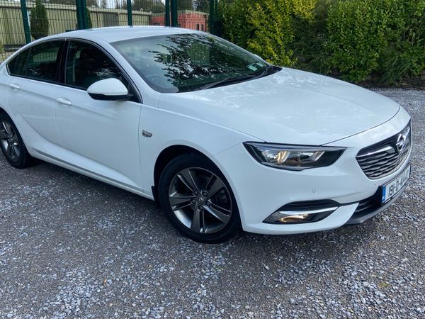 Opel Insignia Hatchback, Diesel, 2019, White