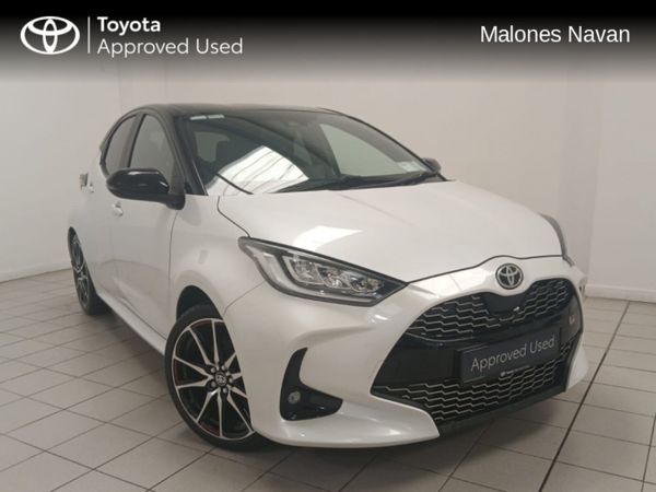 Toyota Yaris Hatchback, Petrol Hybrid, 2023, White