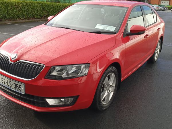 Skoda Octavia Saloon, Diesel, 2016, Red