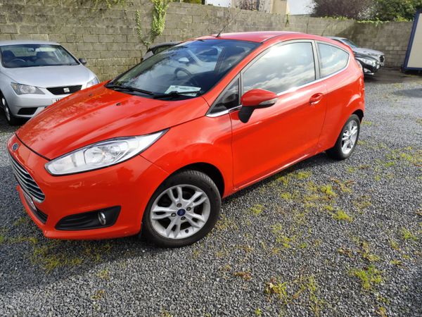 Ford Fiesta Hatchback, Petrol, 2014, Red