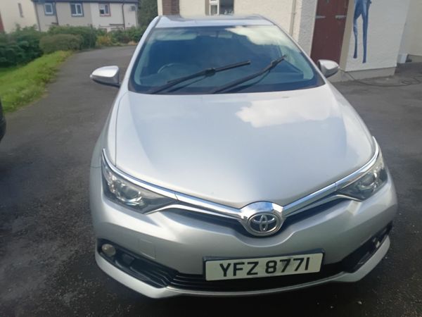 Toyota Auris Hatchback, Petrol, 2015, Silver