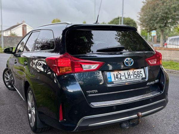 Toyota Auris Estate, Petrol Hybrid, 2014, Grey