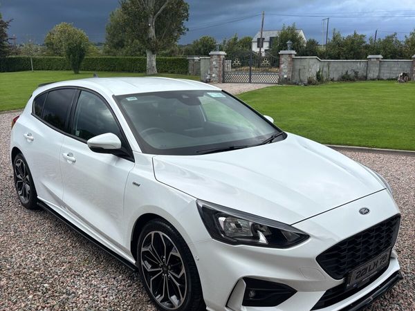 Ford Focus Hatchback, Petrol Hybrid, 2022, White