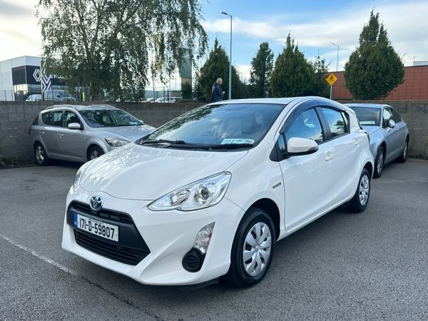 Toyota Aqua Hatchback, Petrol Hybrid, 2017, White