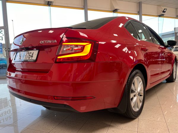 Skoda Octavia Saloon, Petrol, 2019, Red
