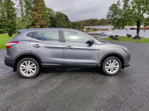 Nissan Qashqai SUV, Diesel, 2014, Grey