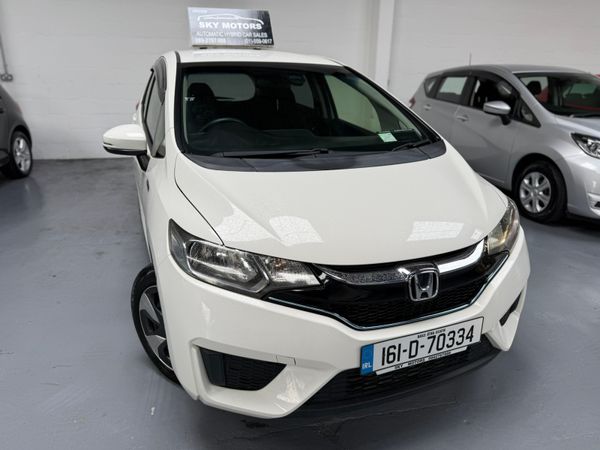 Honda Fit Hatchback, Petrol Hybrid, 2016, White