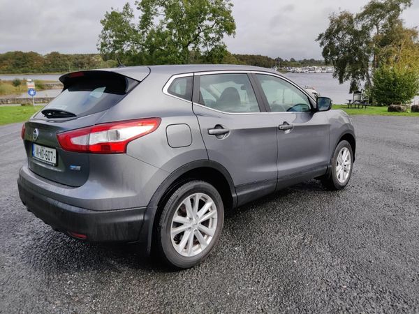 Nissan Qashqai SUV, Diesel, 2014, Grey