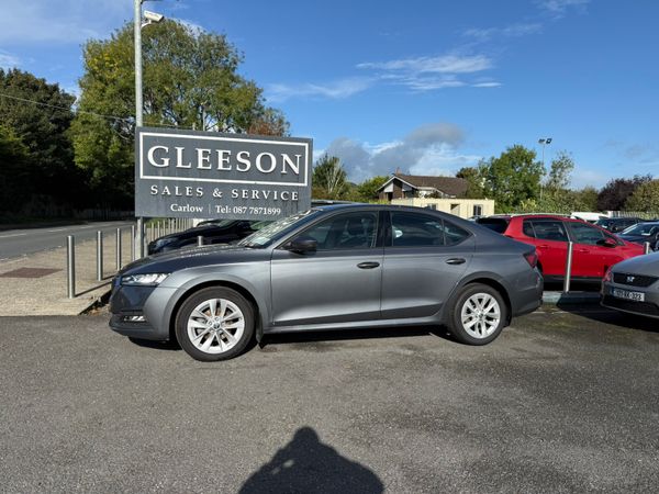 Skoda Octavia Saloon, Diesel, 2024, Grey