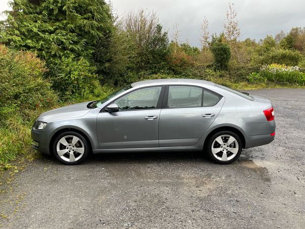 Skoda Octavia Saloon, Petrol, 2013, Grey