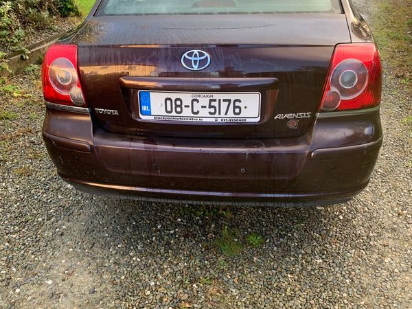 Toyota Avensis Saloon, Petrol, 2008, Red