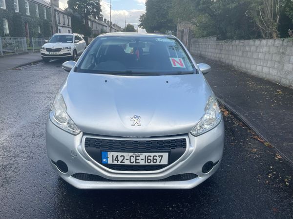Peugeot 208 Hatchback, Petrol, 2014, Silver
