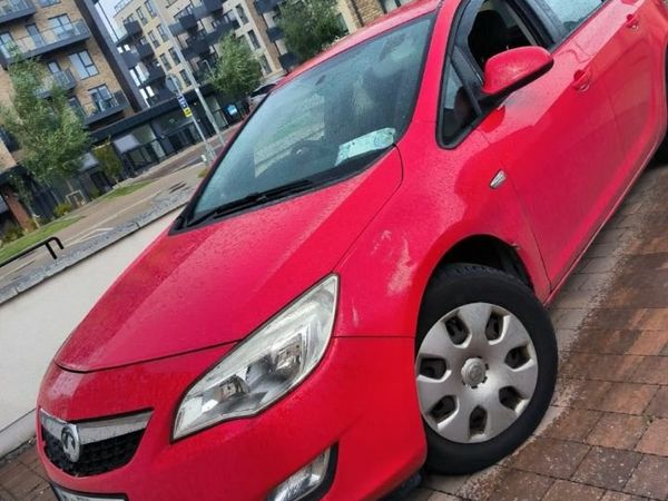 Vauxhall Astra Hatchback, Diesel, 2010, Red