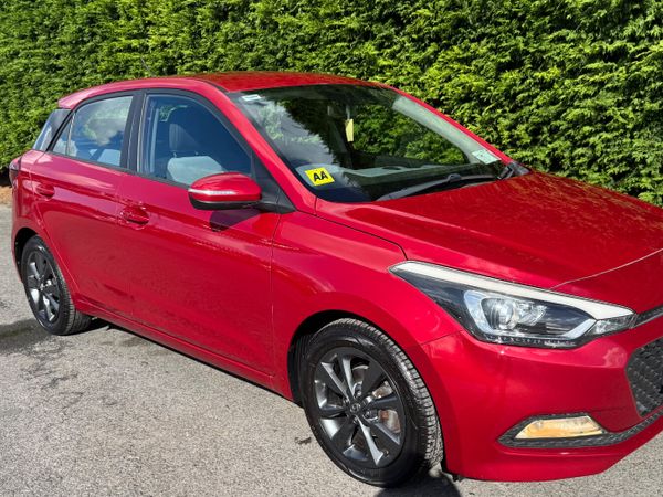 Hyundai i20 Hatchback, Petrol, 2016, Red