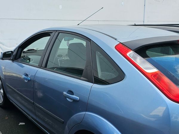 Ford Focus Hatchback, Petrol, 2006, Blue
