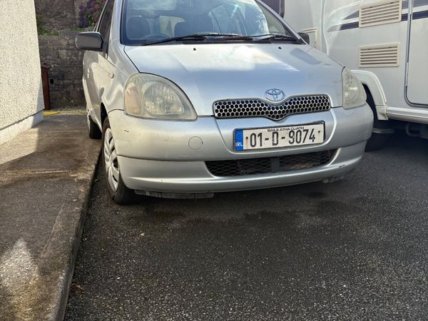 Toyota Yaris Hatchback, Petrol, 2001, Silver