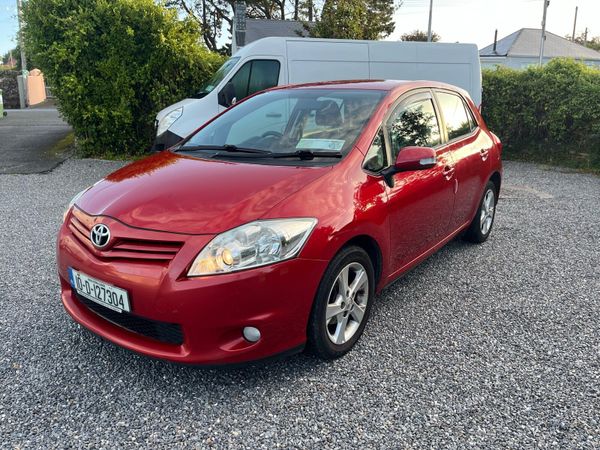 Toyota Auris Hatchback, Petrol, 2010, Red
