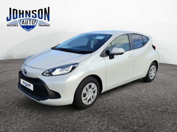 Toyota Aqua Hatchback, Petrol Hybrid, 2021, White