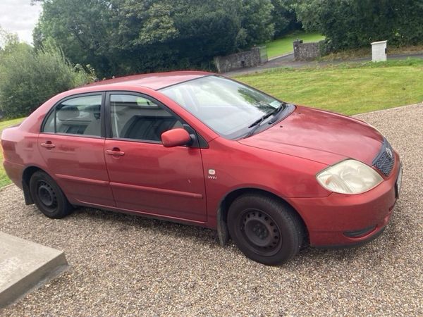 Toyota Corolla Saloon, Petrol, 2003, Red