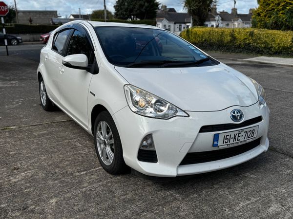 Toyota Aqua Hatchback, Petrol Hybrid, 2015, White