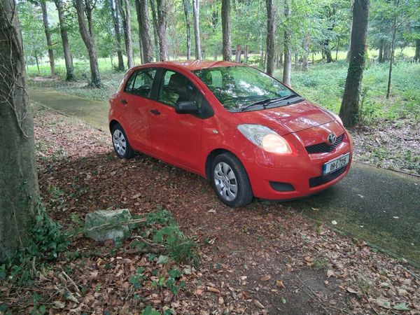 Toyota Yaris Hatchback, Petrol, 2009, Red