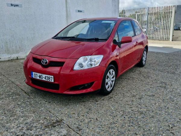 Toyota Auris Hatchback, Diesel, 2007, Red