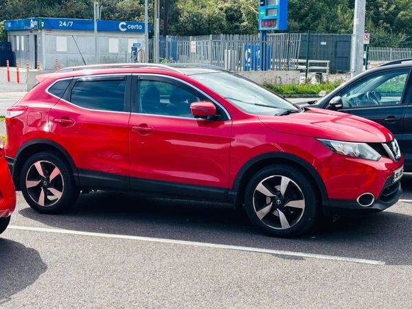 Nissan Qashqai Hatchback, Diesel, 2015, Red