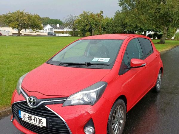 Toyota Yaris Hatchback, Petrol, 2016, Red