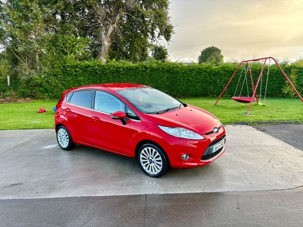 Ford Fiesta Hatchback, Diesel, 2009, Red