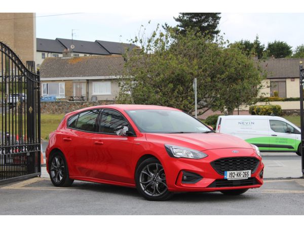 Ford Focus Hatchback, Petrol, 2019, Red